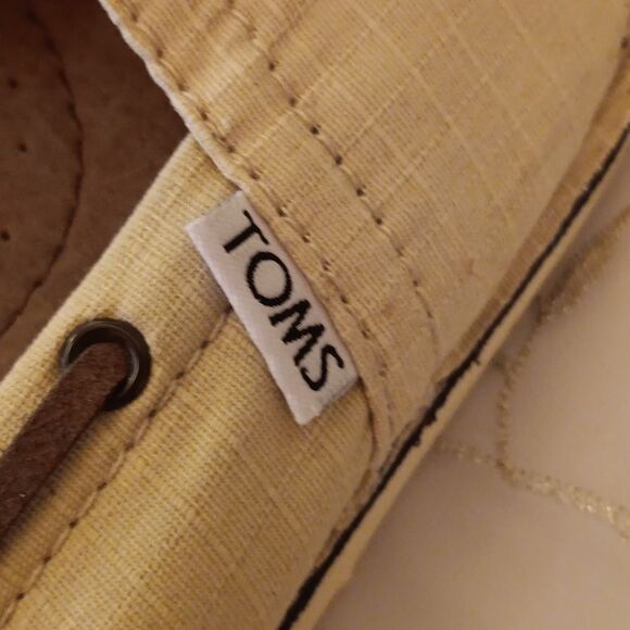 NEW. TOMS Cream Slip-On Shoes - Picture 5 of 8
